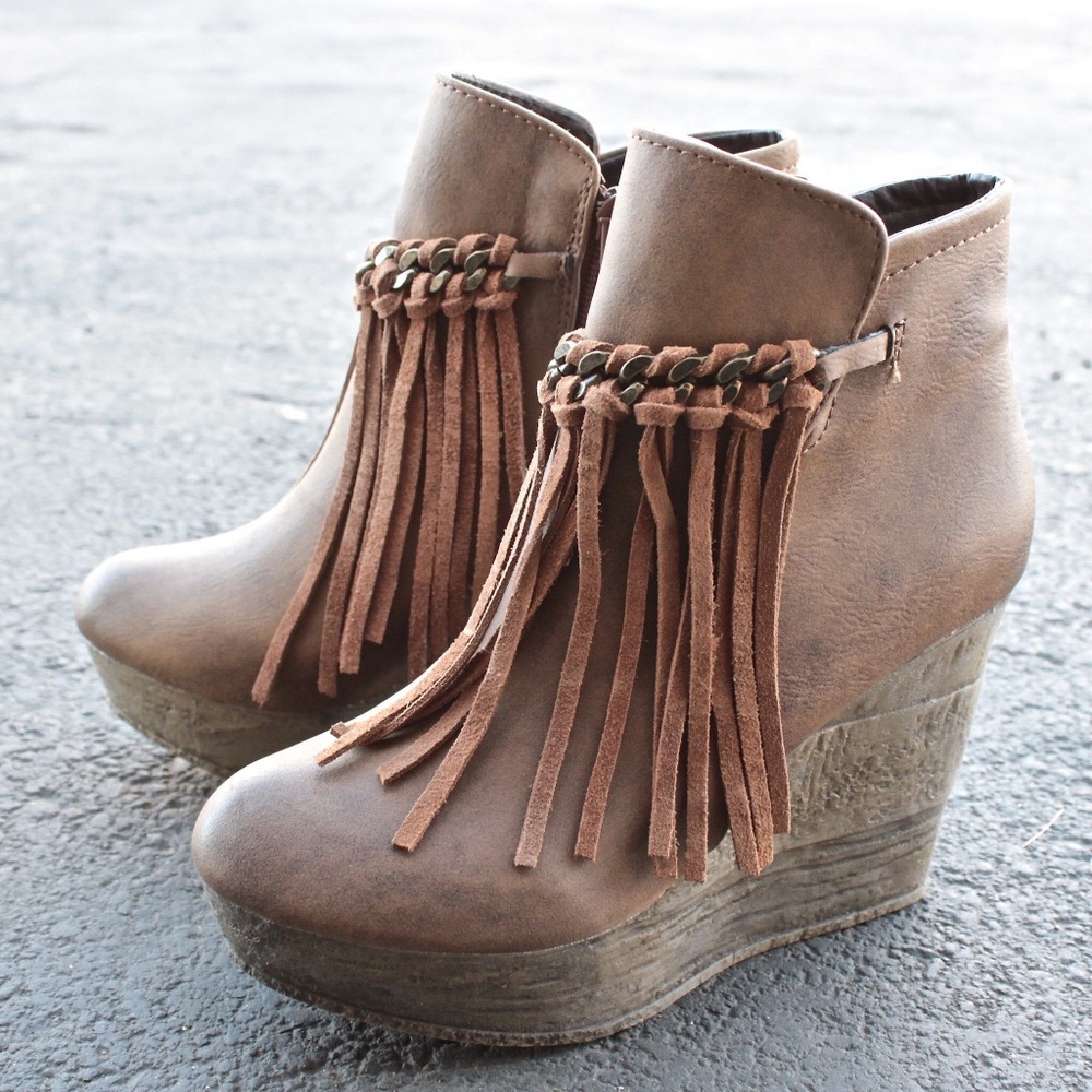 Sbicca Fringe Wedges / Booties Tan